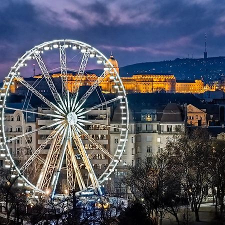 Bright Apartment In The Most Beautiful Street Of Budapest Vaci Street, Fashion Street ブダペスト エクステリア 写真