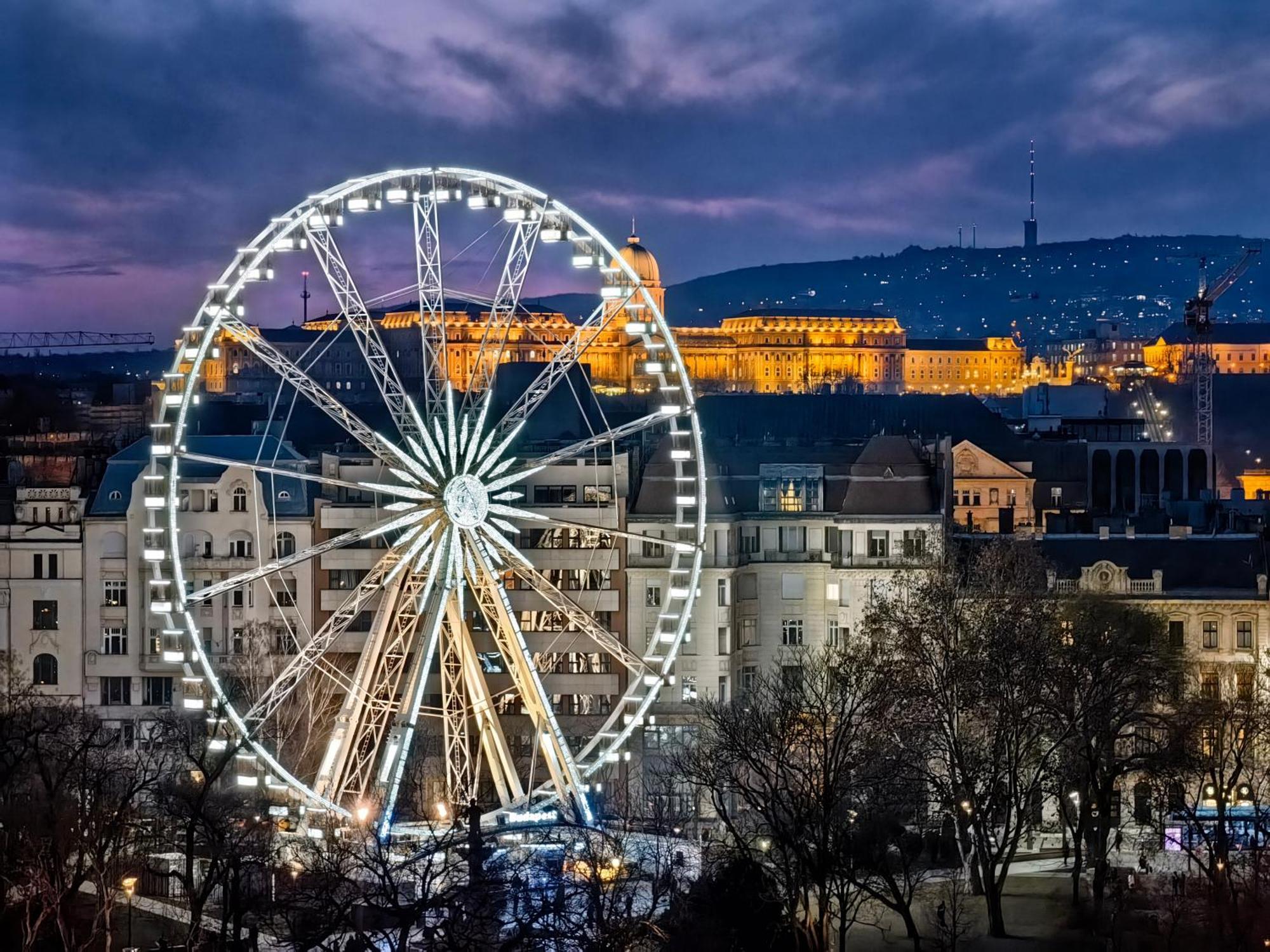 Bright Apartment In The Most Beautiful Street Of Budapest Vaci Street, Fashion Street ブダペスト エクステリア 写真