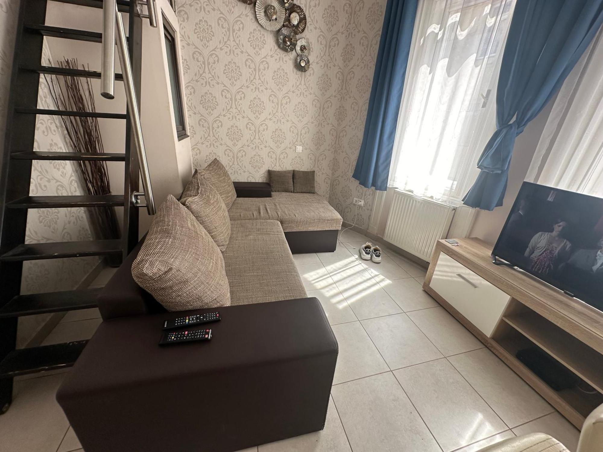Bright Apartment In The Most Beautiful Street Of Budapest Vaci Street, Fashion Street ブダペスト エクステリア 写真