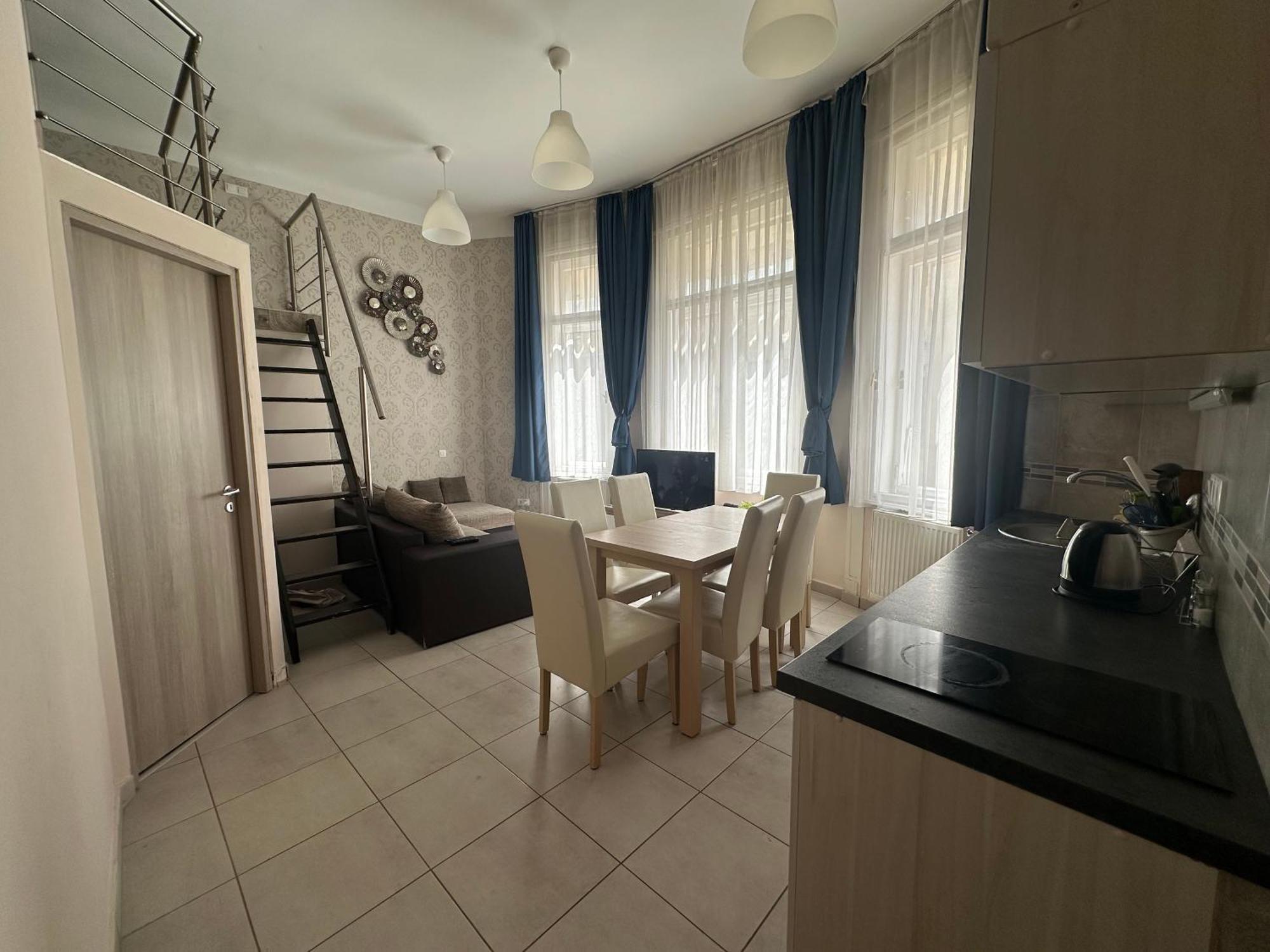 Bright Apartment In The Most Beautiful Street Of Budapest Vaci Street, Fashion Street ブダペスト エクステリア 写真