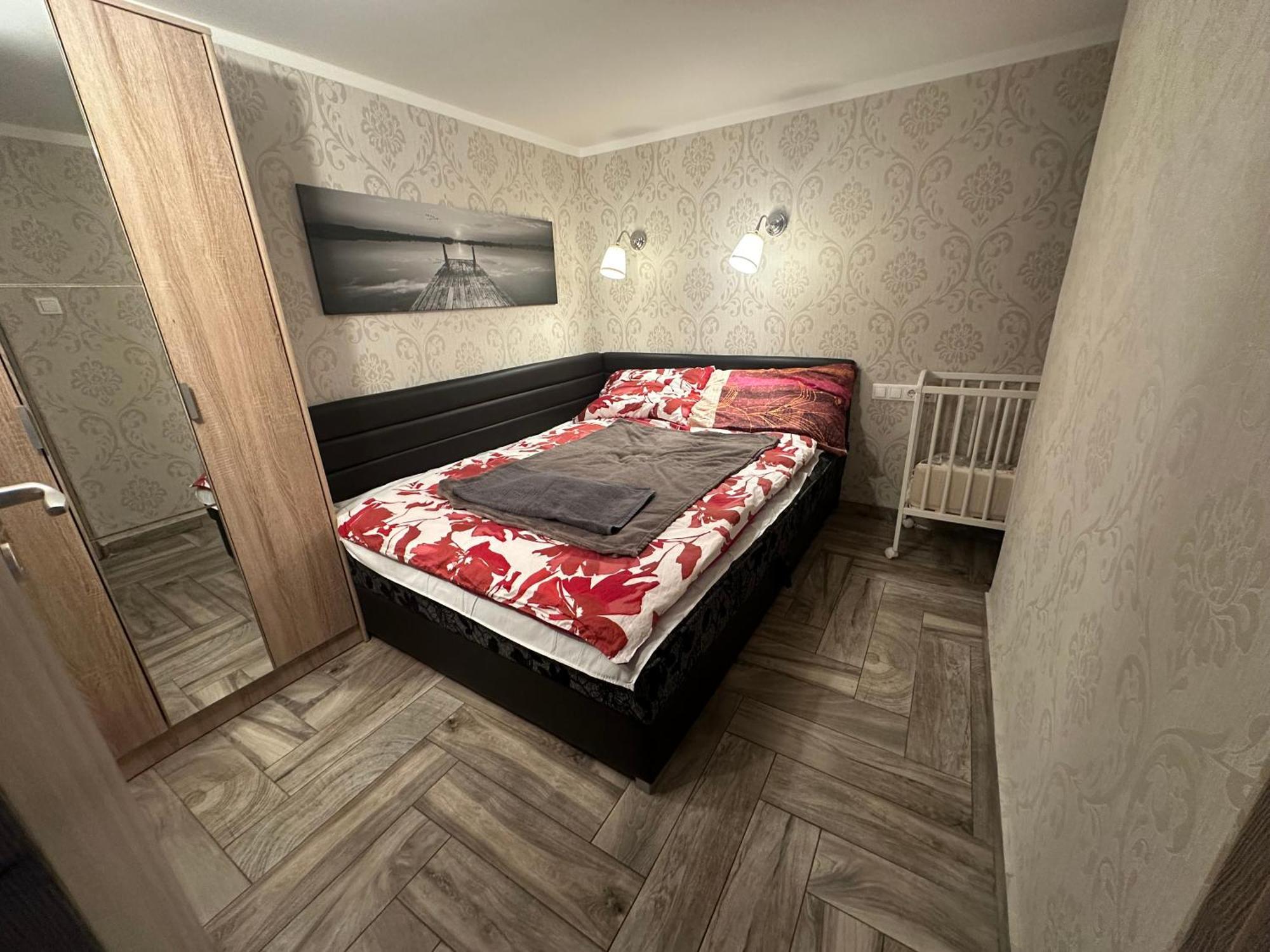 Bright Apartment In The Most Beautiful Street Of Budapest Vaci Street, Fashion Street ブダペスト エクステリア 写真