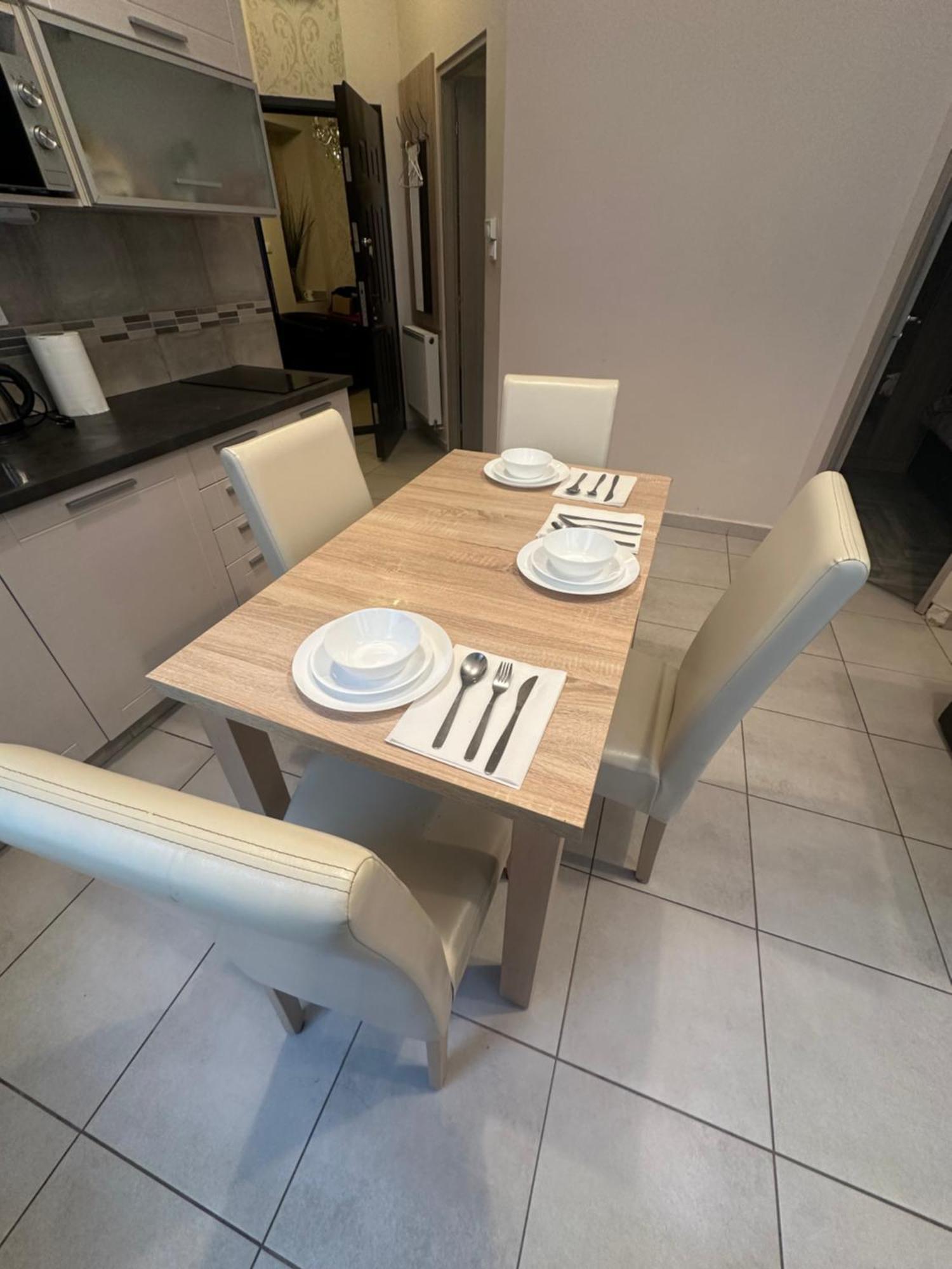 Bright Apartment In The Most Beautiful Street Of Budapest Vaci Street, Fashion Street ブダペスト エクステリア 写真