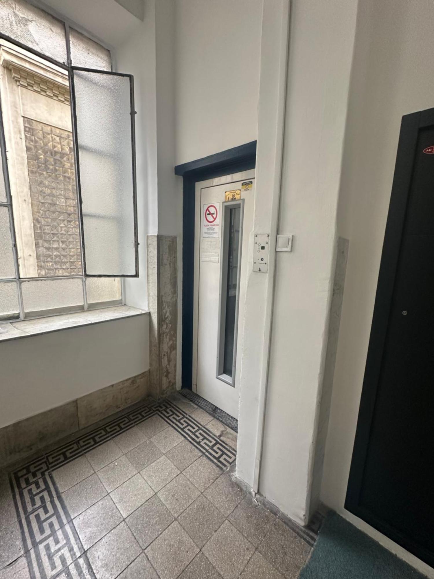 Bright Apartment In The Most Beautiful Street Of Budapest Vaci Street, Fashion Street ブダペスト エクステリア 写真